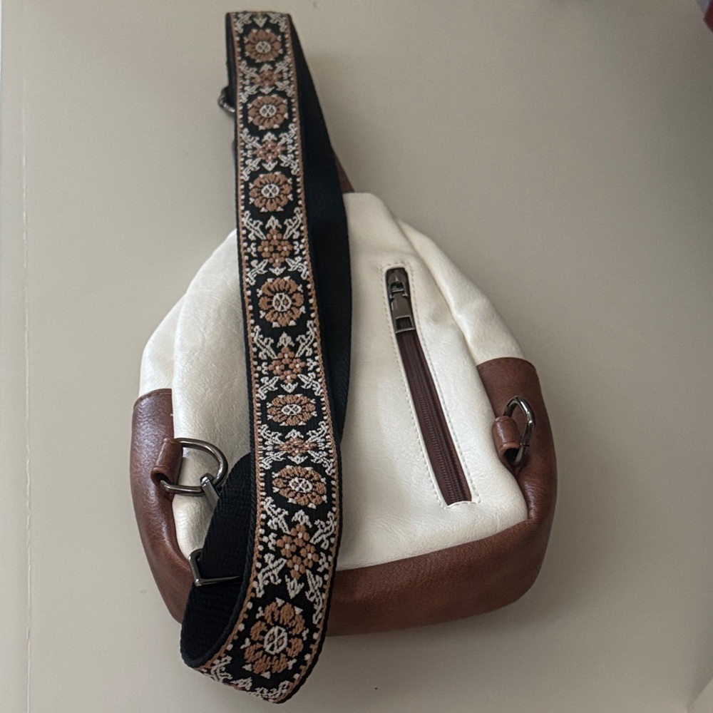 Mroede Women’s White and Brown Crossbody Sling Bag EUC - Picture 6 of 16